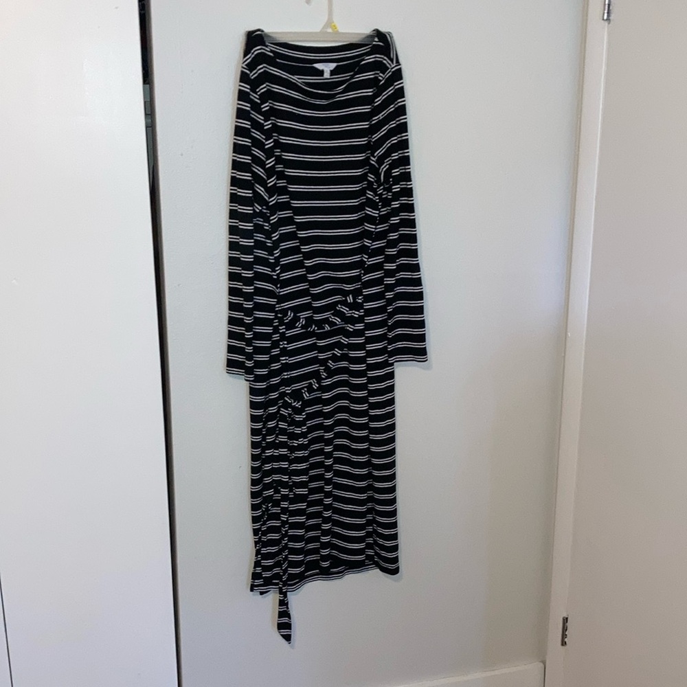 Long sleeve,black and white stripe dress with tie around waist.